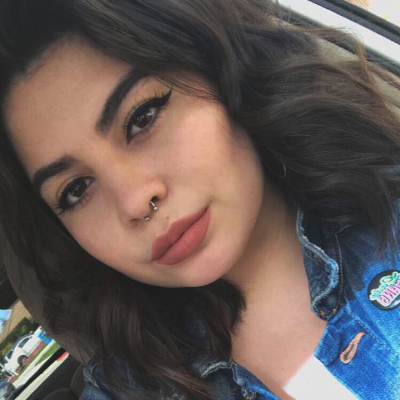 Meet your Posher, Kristen - Picture 1 of 1